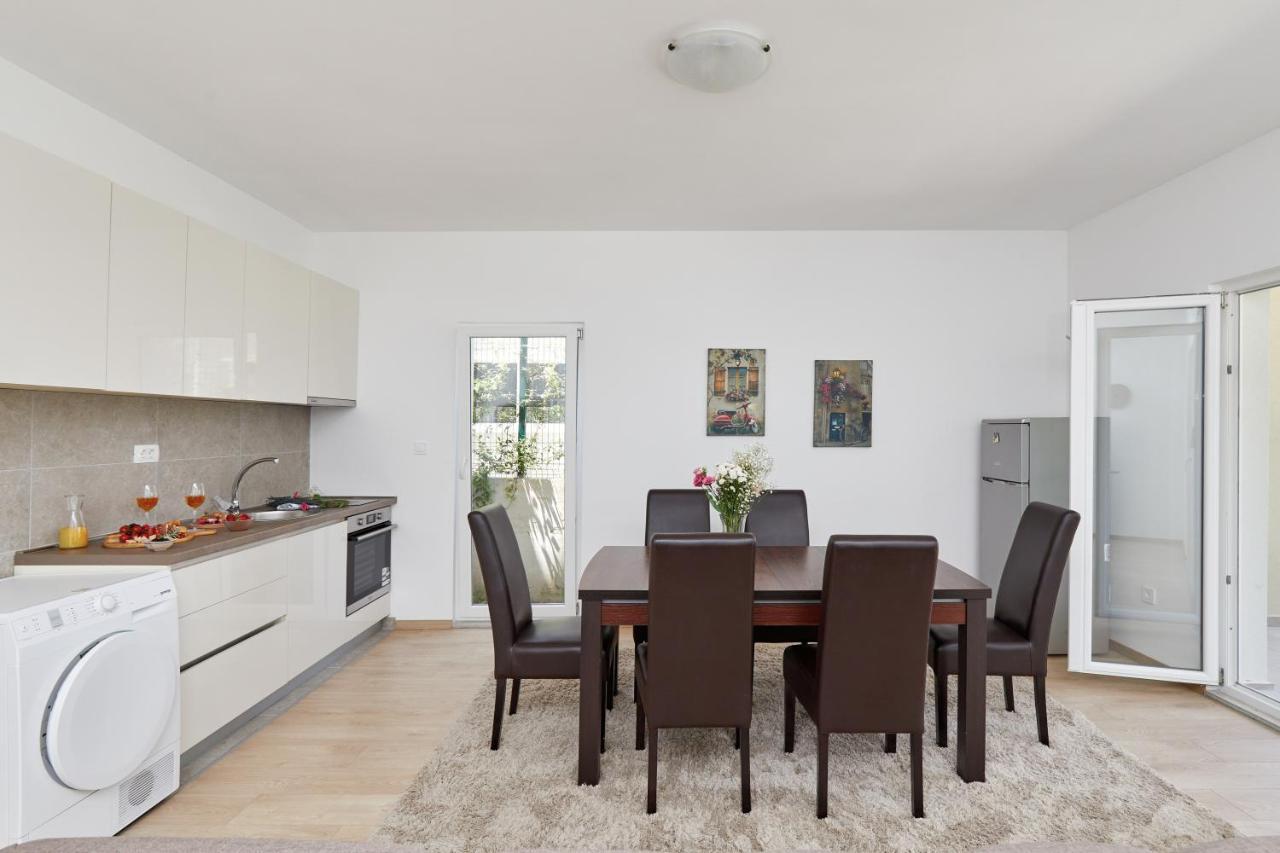 Peaceful Sunhill Apartments Котор Екстериор снимка